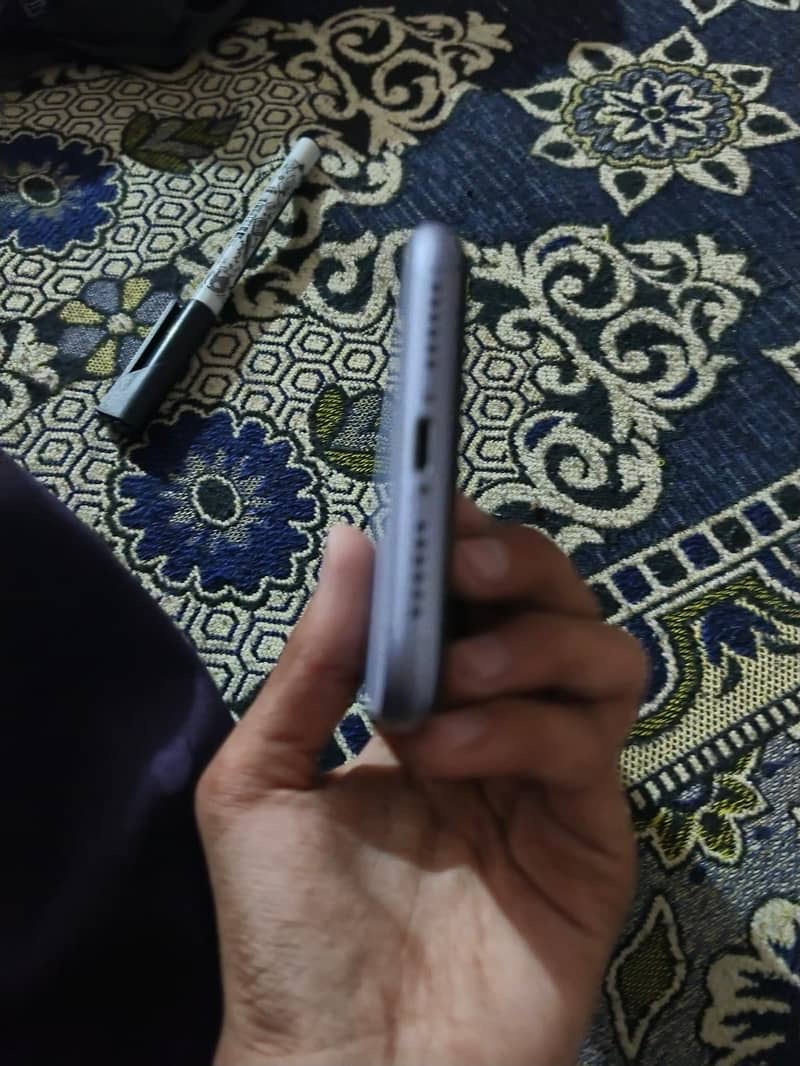 Apple iPhone 11 5