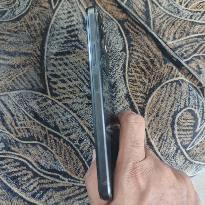 Realme C85 3