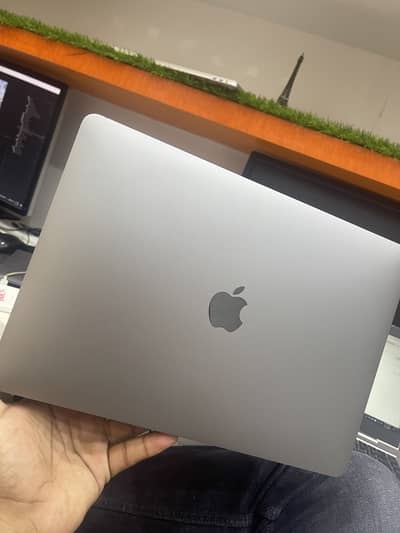 MacBook Pro 2019 16 gb 256 gb core i7