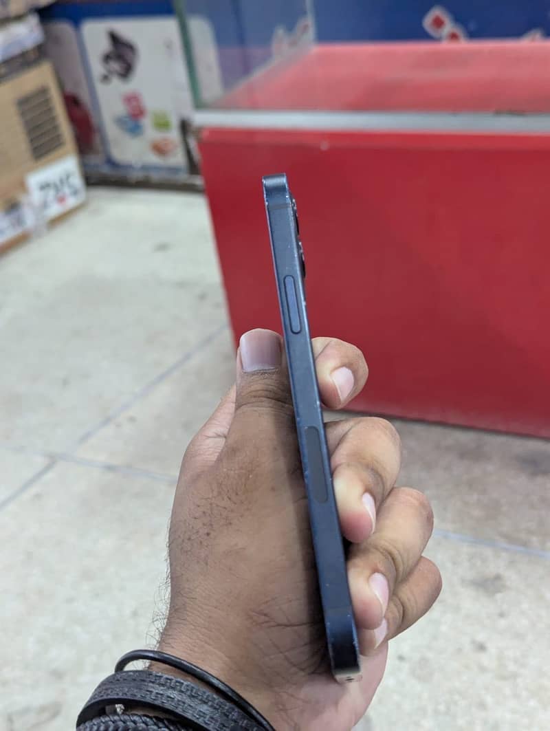 Apple iPhone 12 2