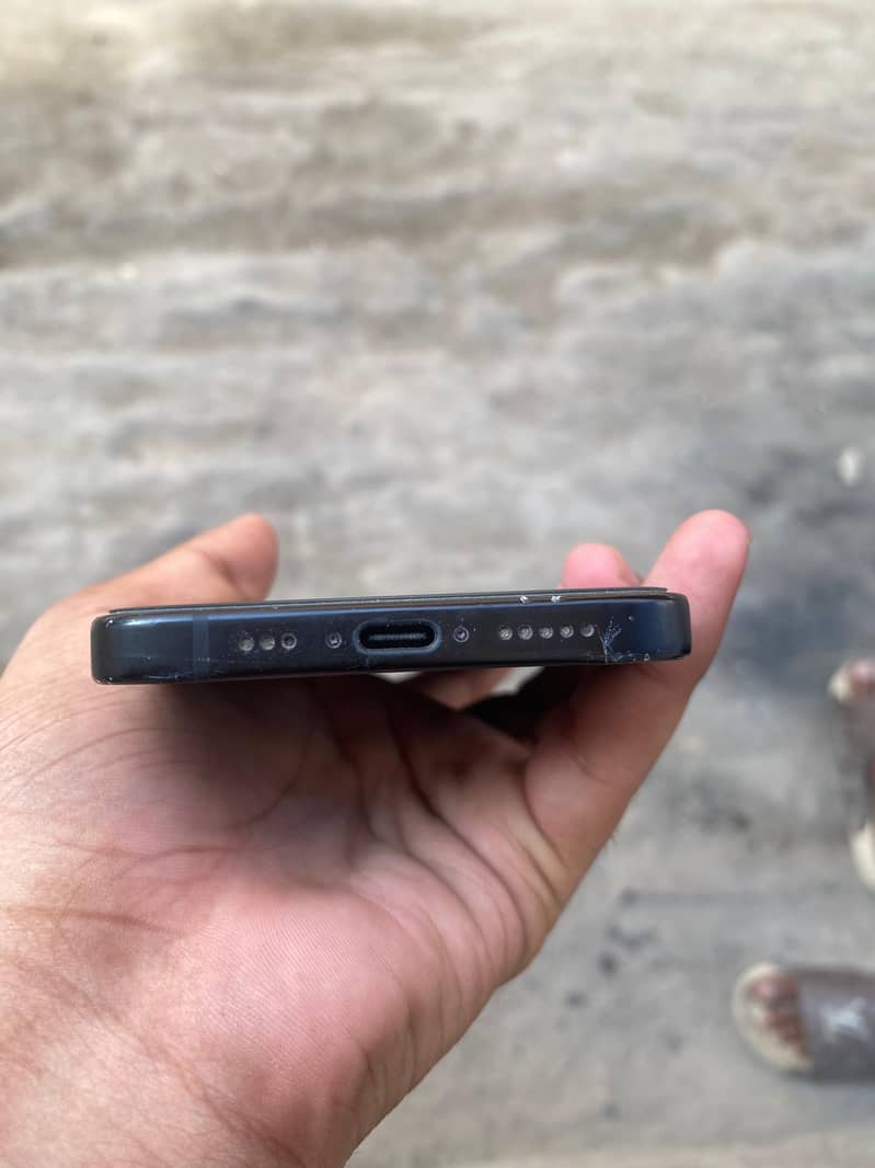 Apple iPhone 15 4