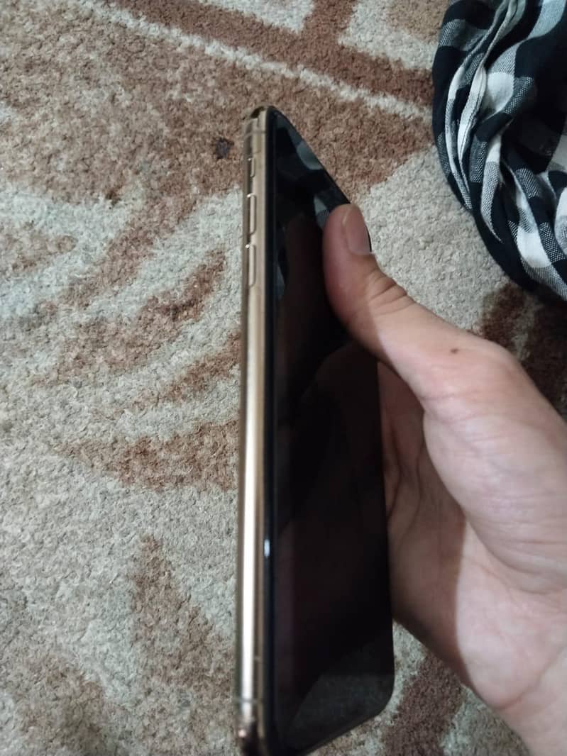 Apple iPhone 11 Pro Max 1