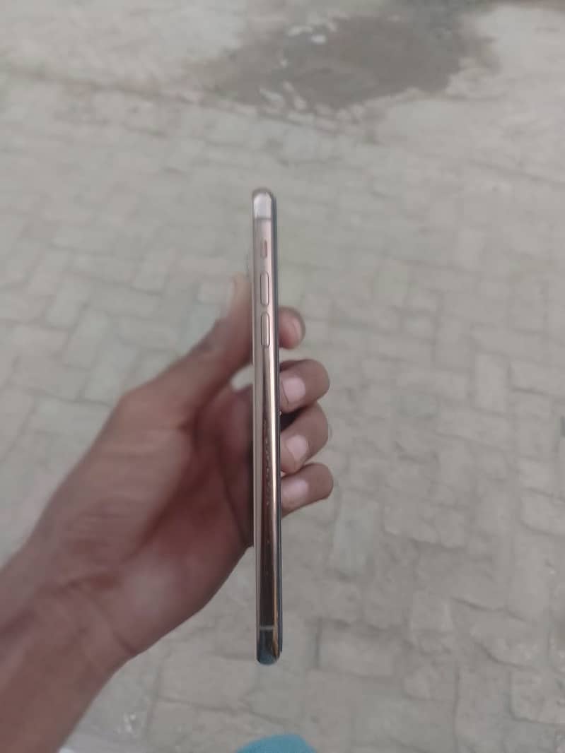 Apple iPhone 11 Pro Max 2