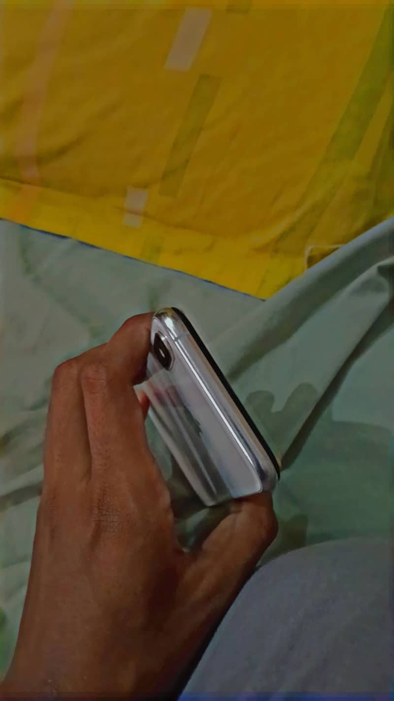 Apple iPhone XS 3