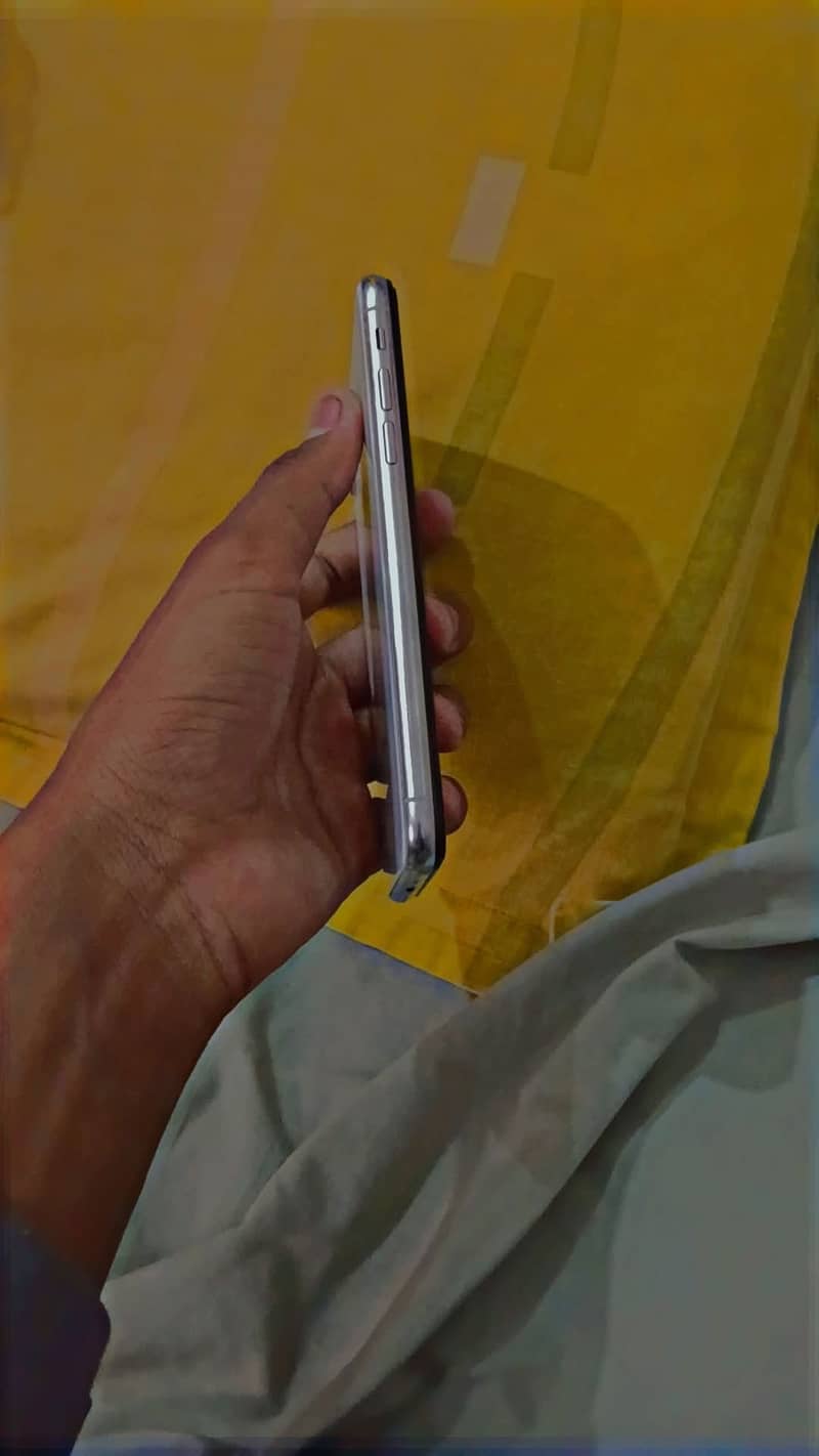 Apple iPhone XS 6
