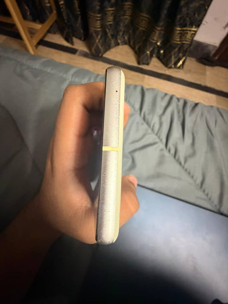 Google Pixel 7 4