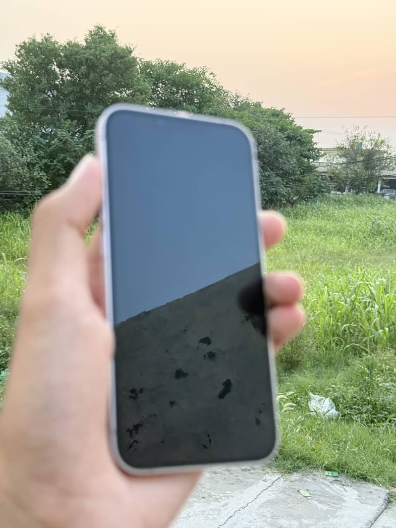 Apple iPhone 13 4