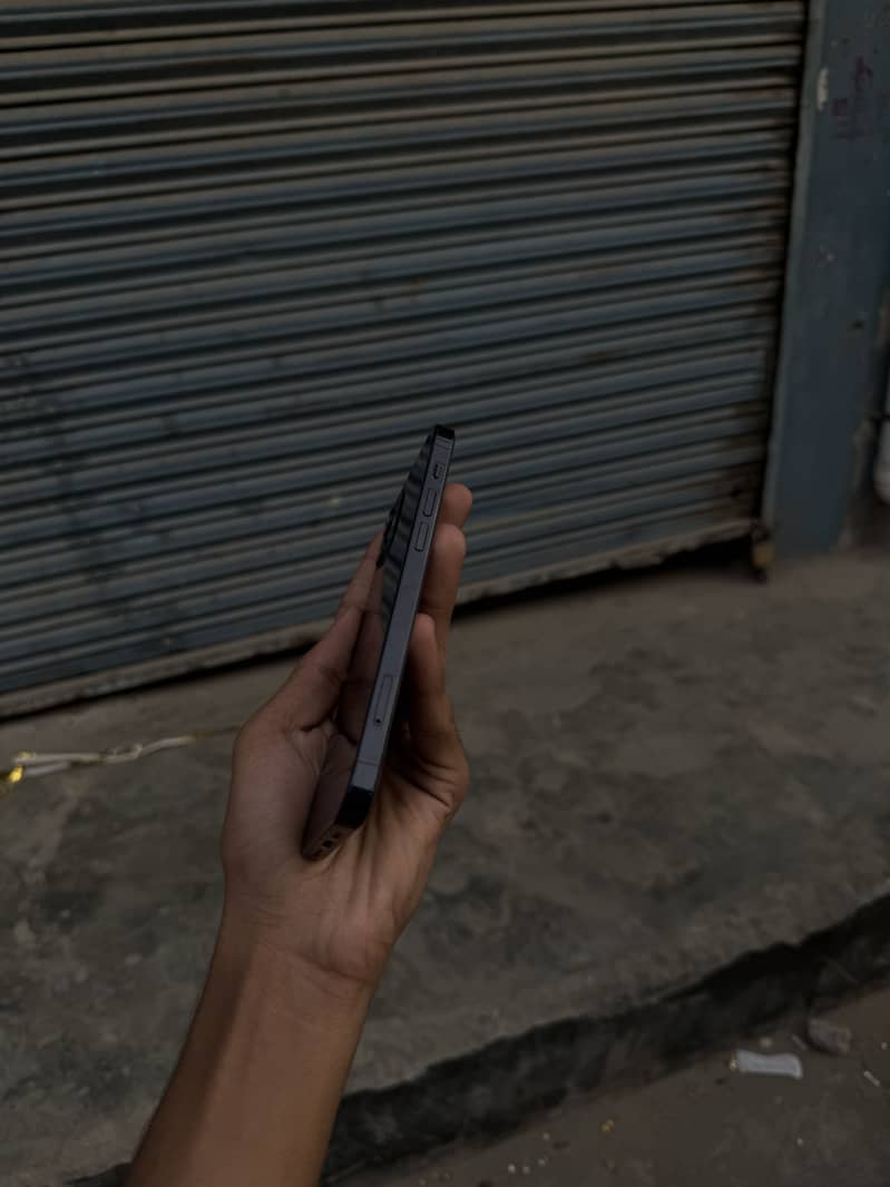 Apple iPhone 12 1