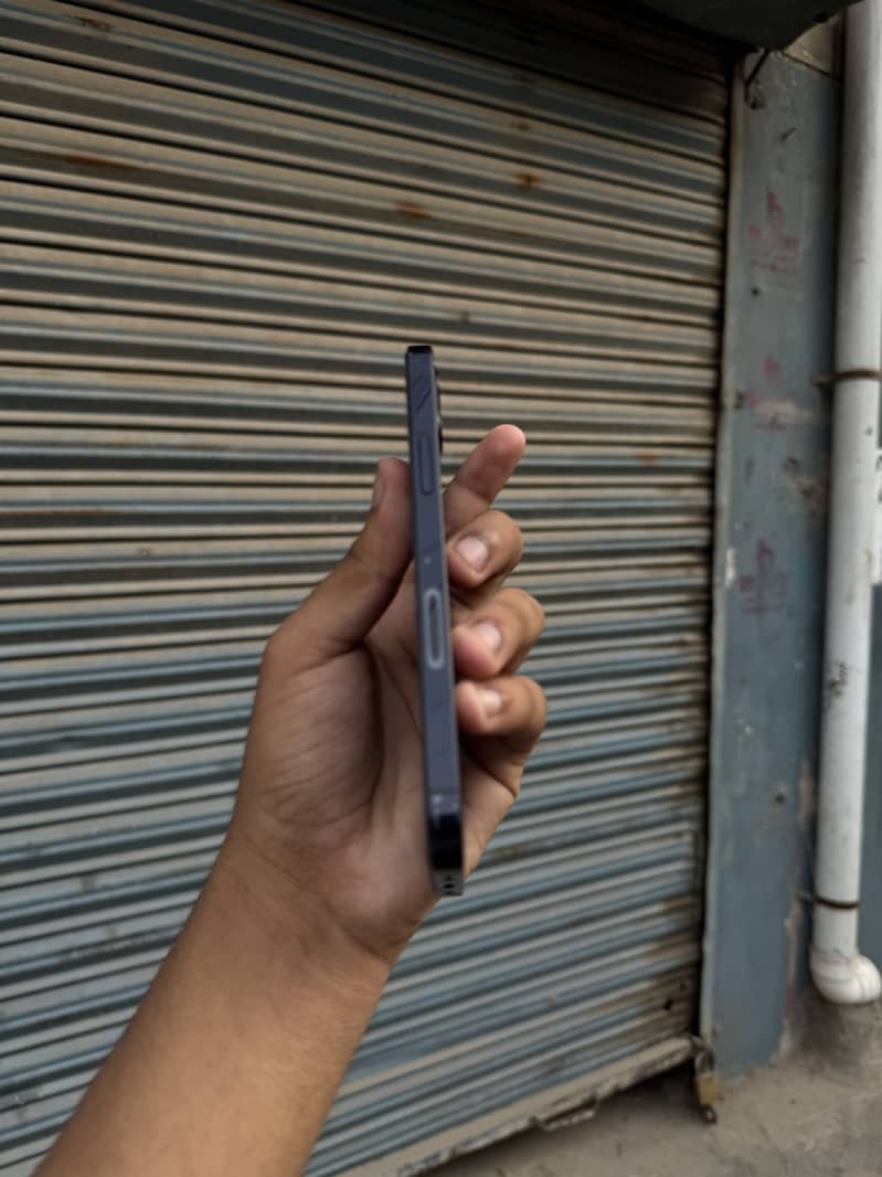 Apple iPhone 12 3