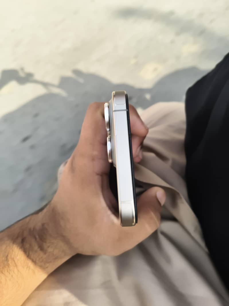 Apple iPhone 15 Pro Max 1