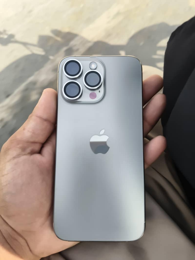 Apple iPhone 15 Pro Max 2