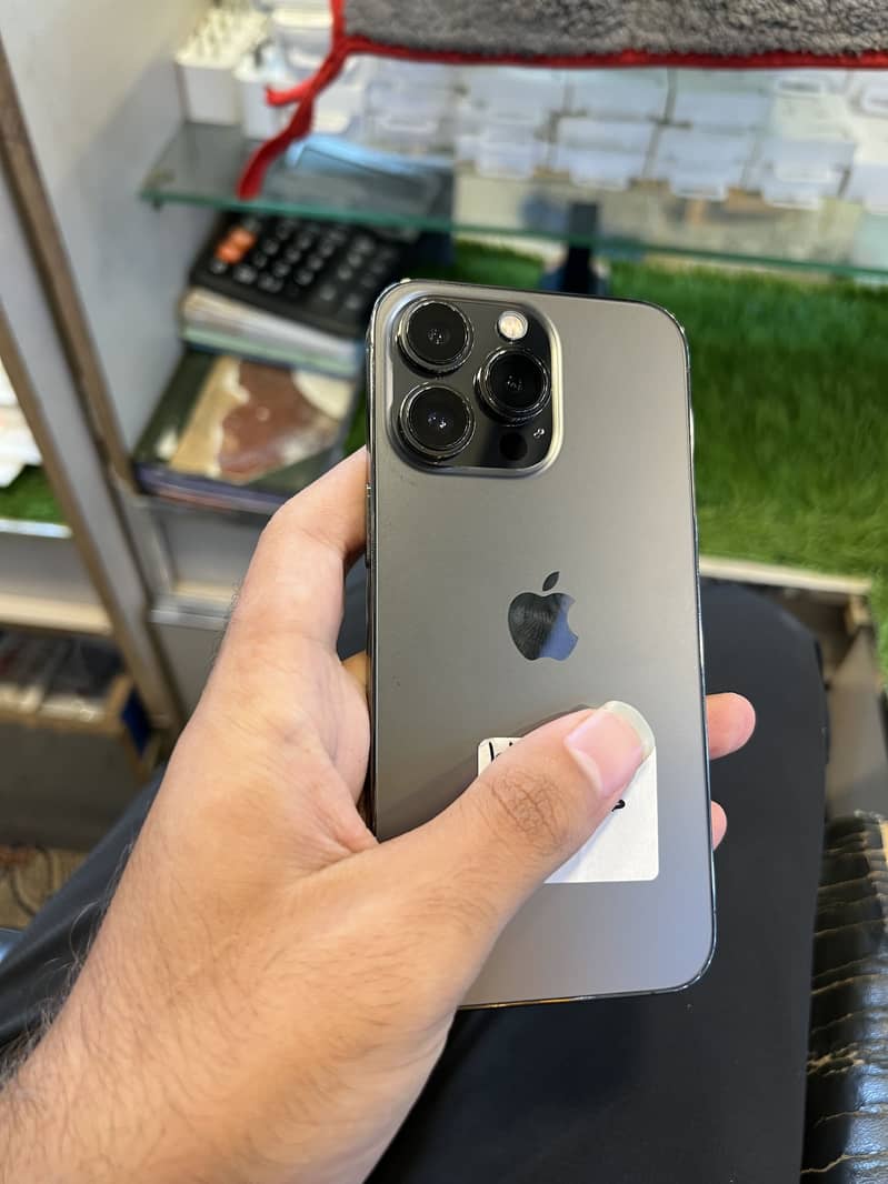 Apple iPhone 13 Pro 1