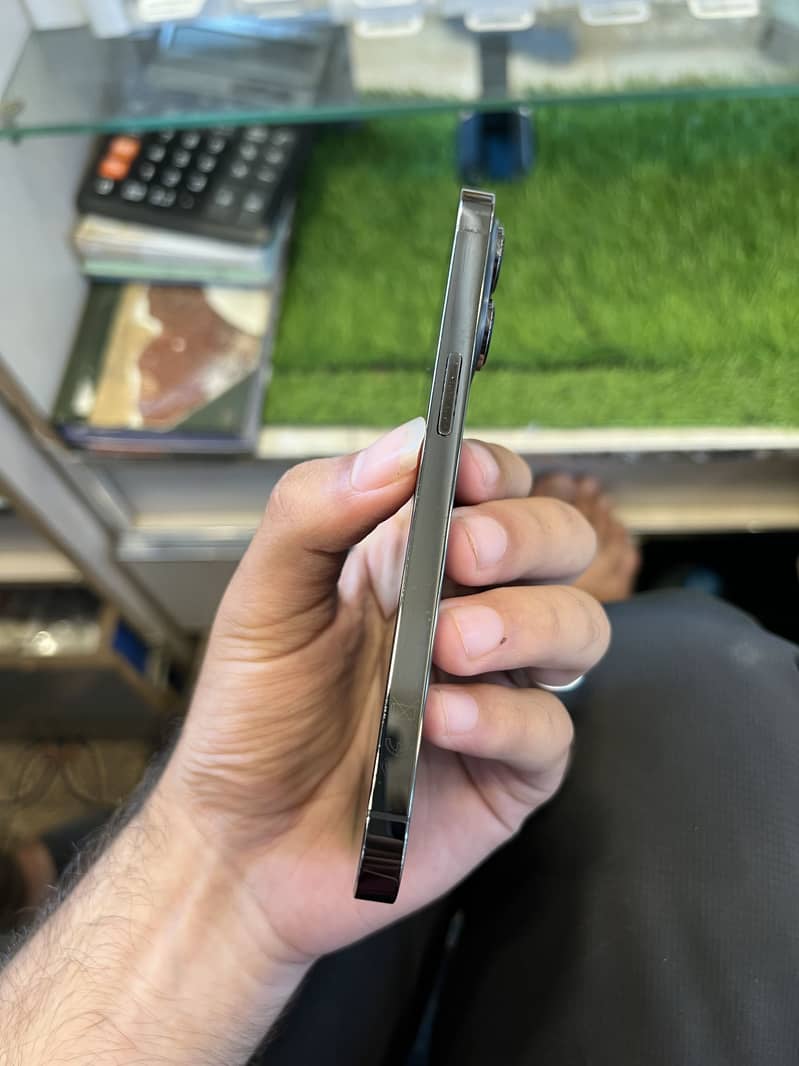 Apple iPhone 13 Pro 2
