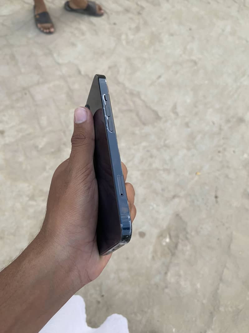 Apple iPhone 13 4