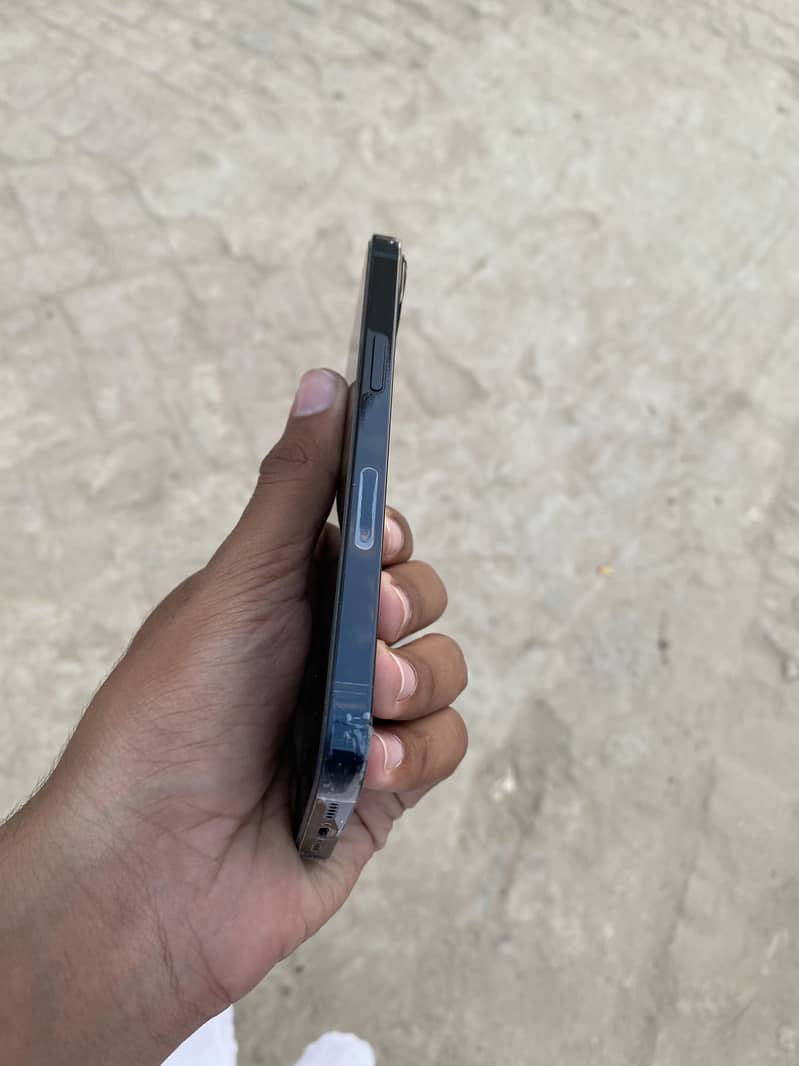 Apple iPhone 13 5
