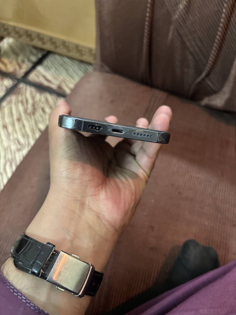 Apple iPhone 13 Pro Max 2