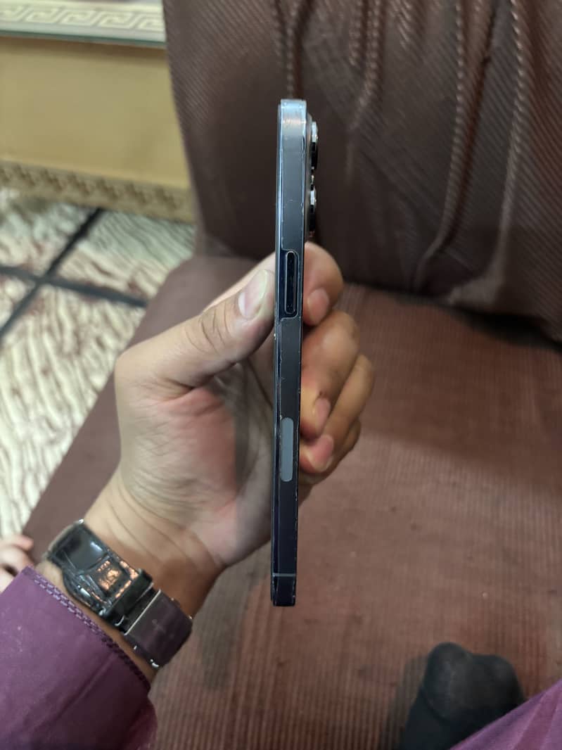 Apple iPhone 13 Pro Max 4