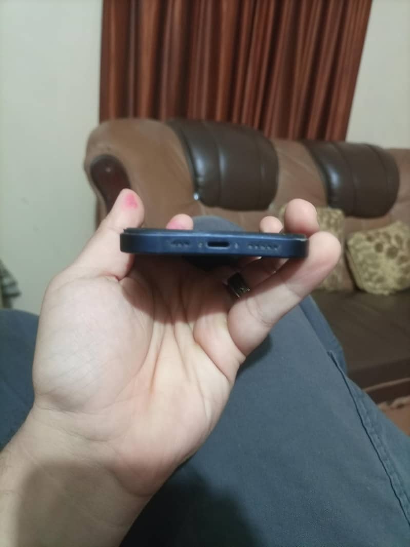 Apple iPhone 12 3