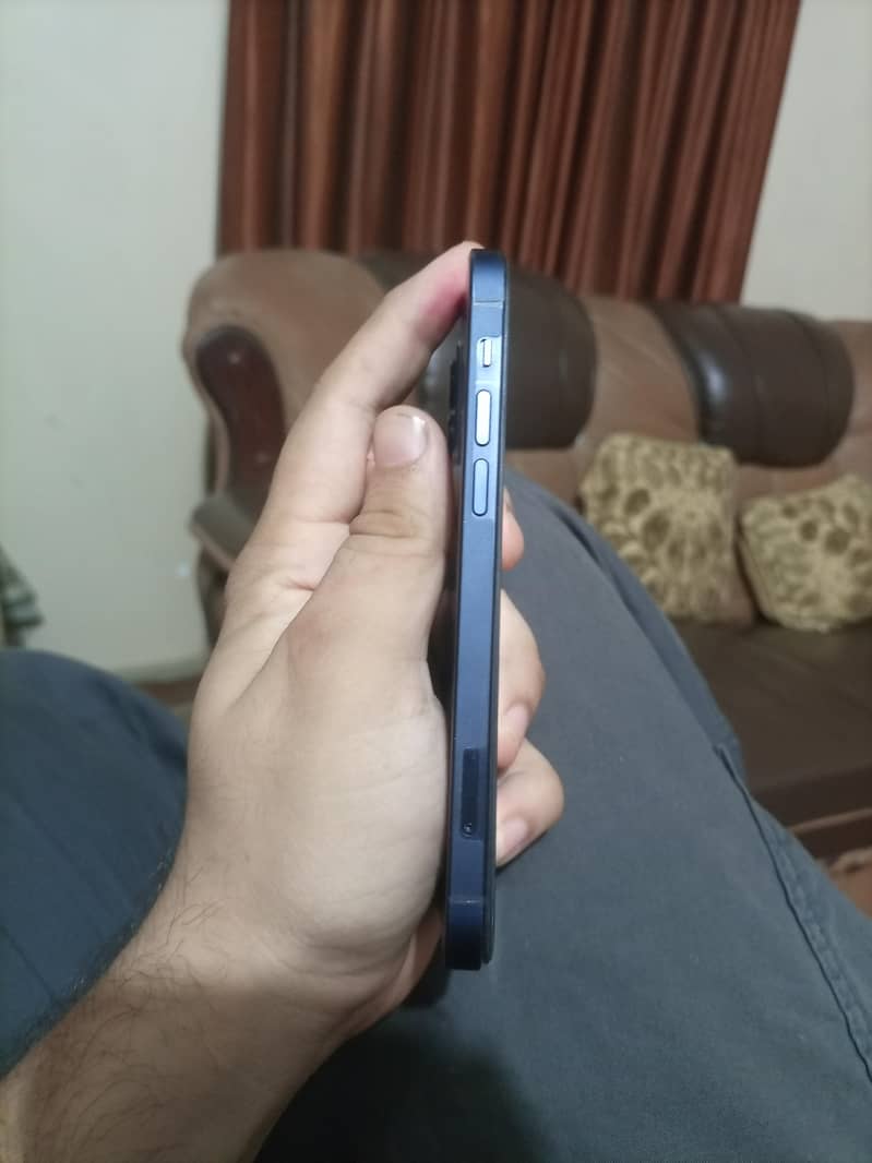 Apple iPhone 12 4