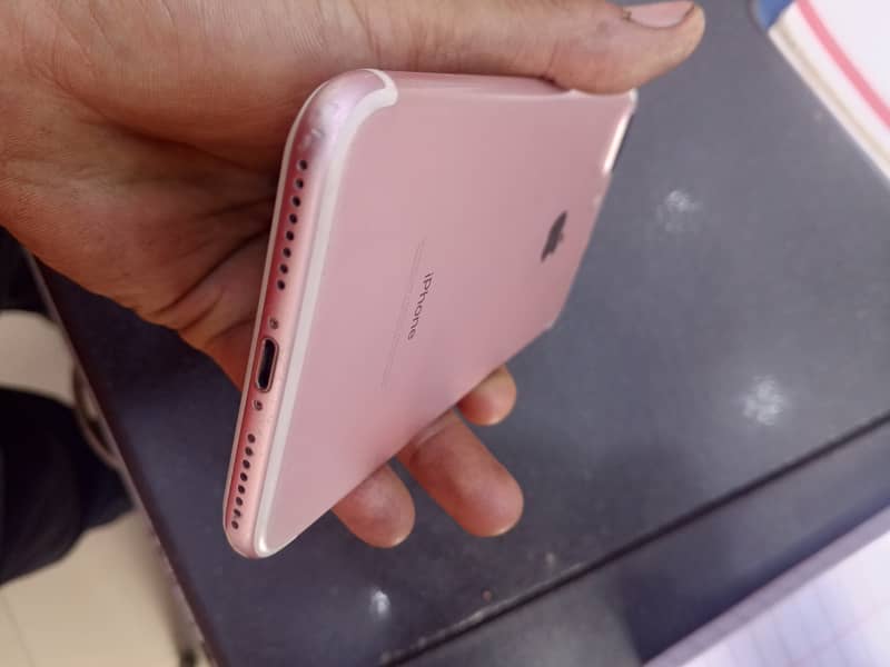 Apple iPhone 7 Plus 0