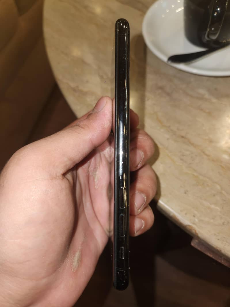 Apple iPhone X 4