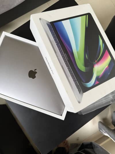 MacBook Pro m1 8/256 2020 model with box