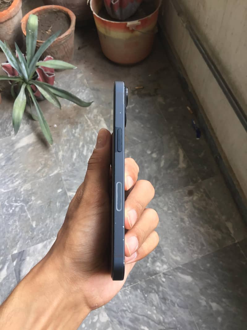 Apple iPhone 13 6