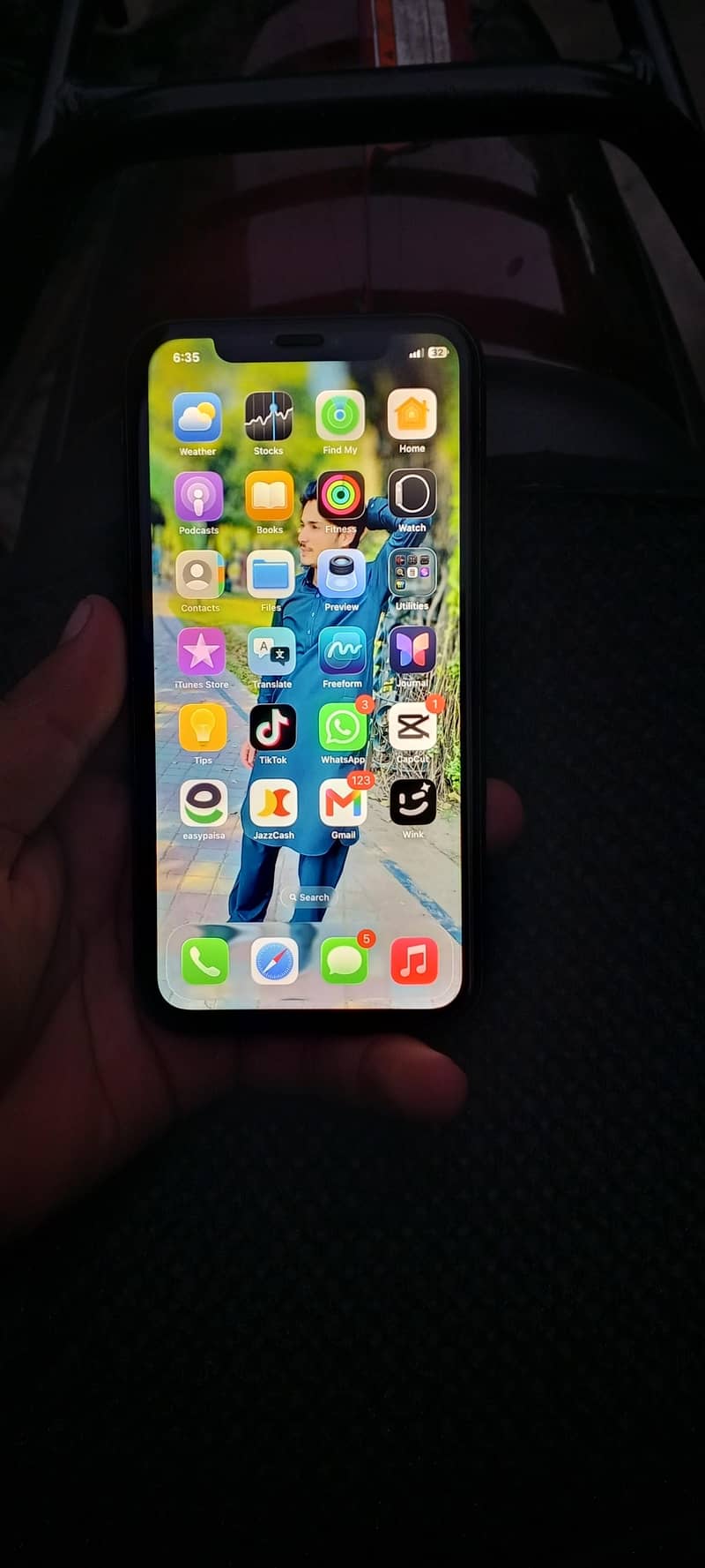 Apple iPhone 11 4