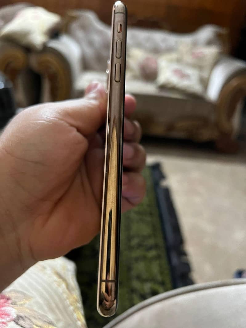 Apple iPhone 11 Pro Max 1