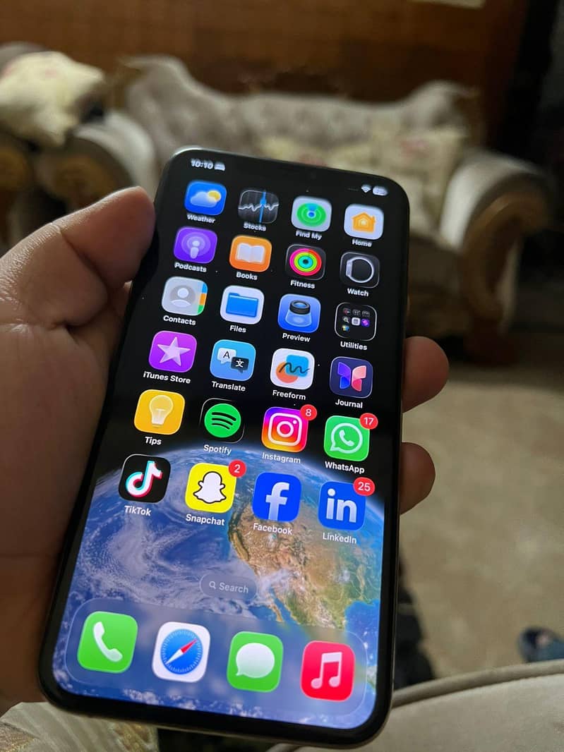 Apple iPhone 11 Pro Max 4