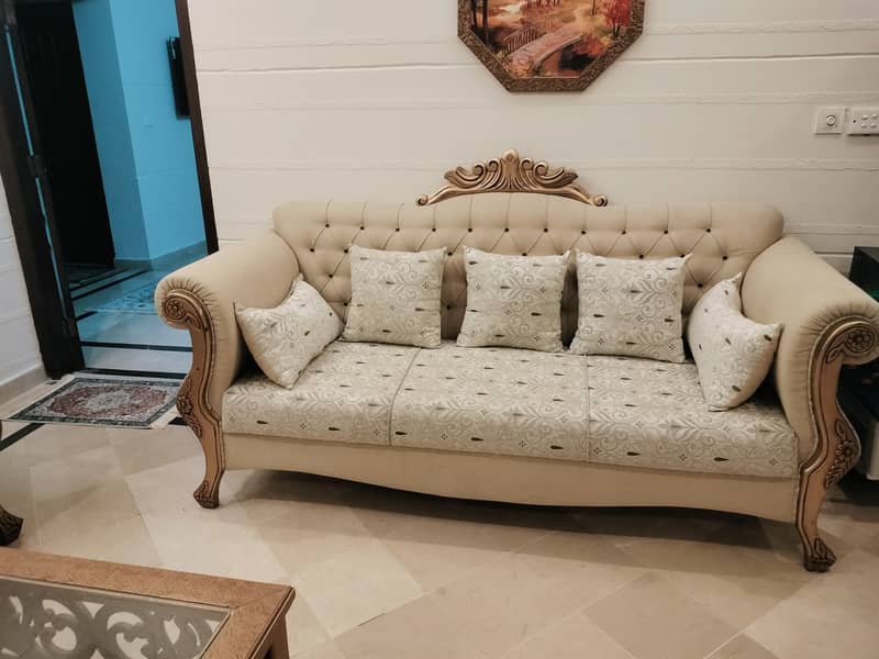 7 seater sofa wth table 0