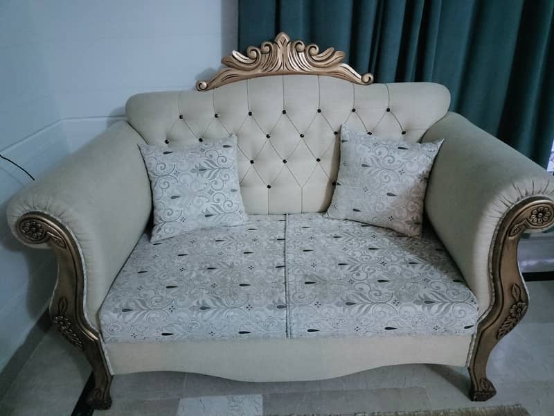 7 seater sofa wth table 2