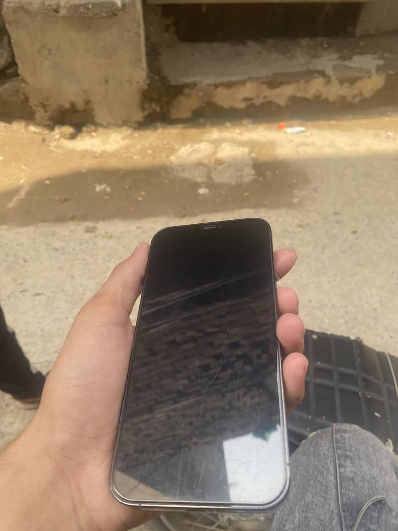 Apple iPhone 12 Pro Max 4