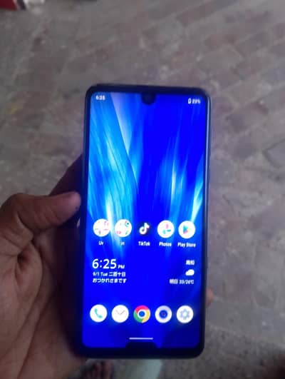 Sharp Aquos R3
