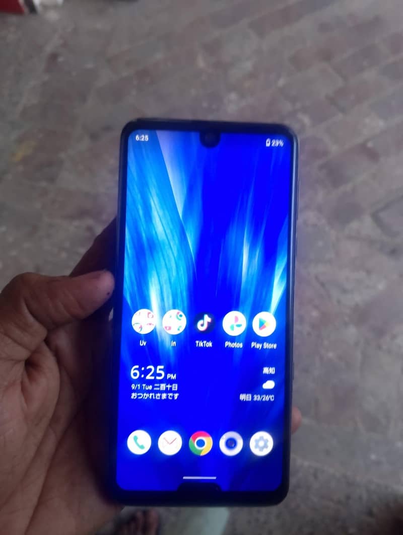 Sharp Aquos R3 0