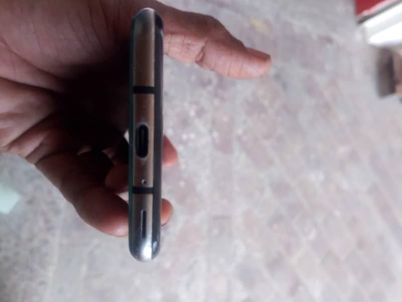 Sharp Aquos R3 3