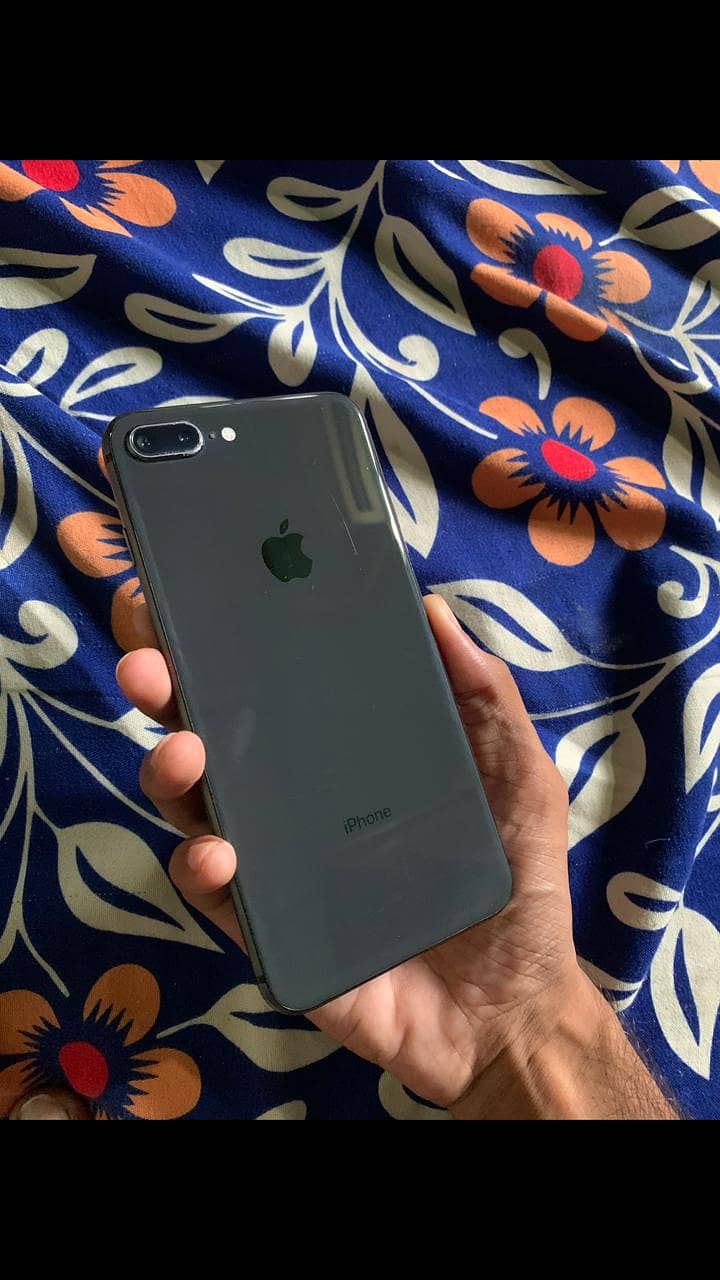 Apple iPhone 8 Plus 3