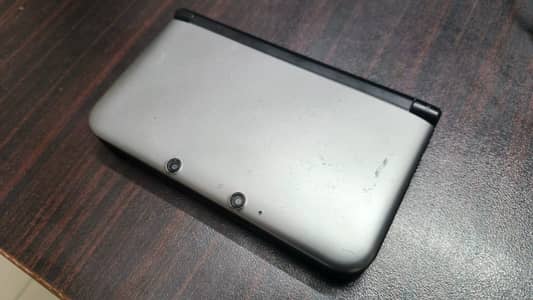 Nintendo 3DS XL Bundle + R4 Flashcart & 64GB MicroSD