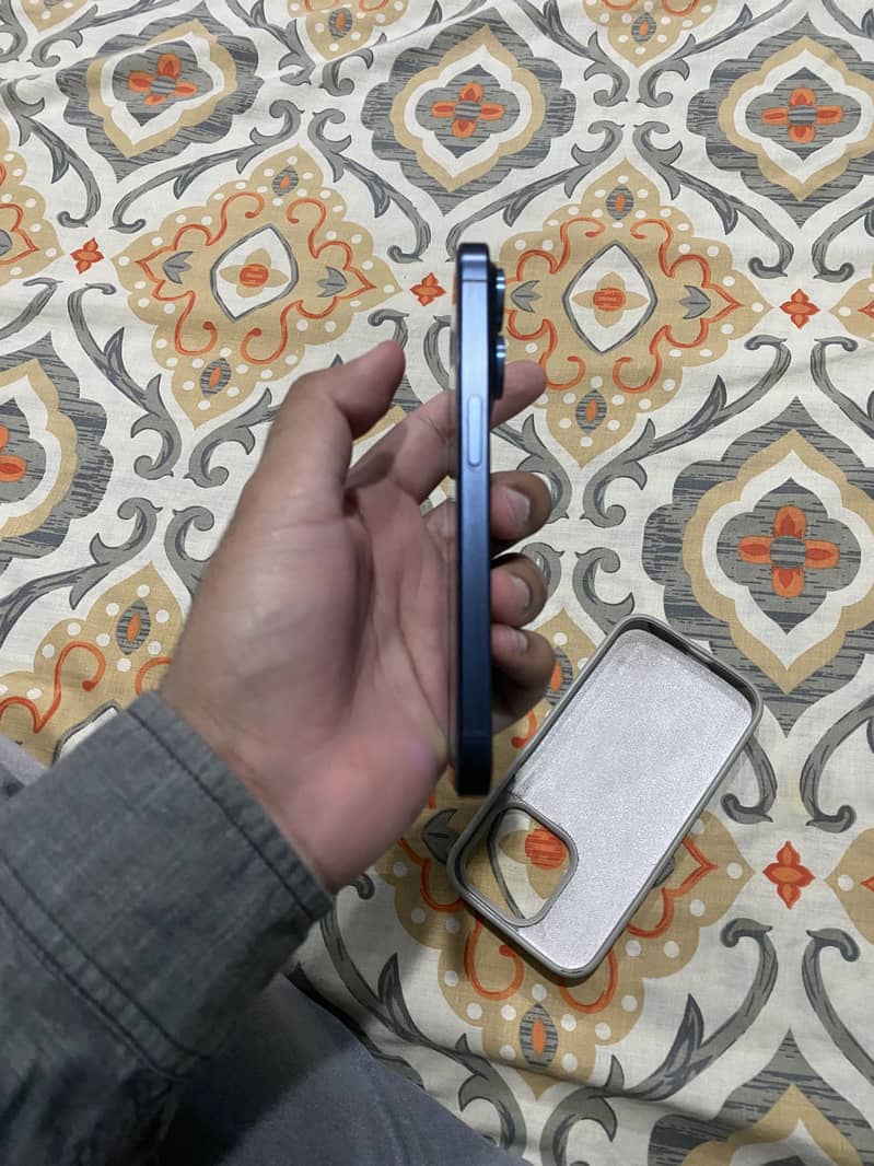 iPhone 15 pro 2