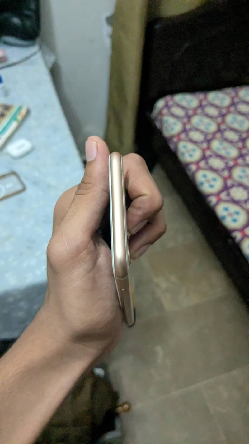 Apple iPhone 8 ( bypass ) 4