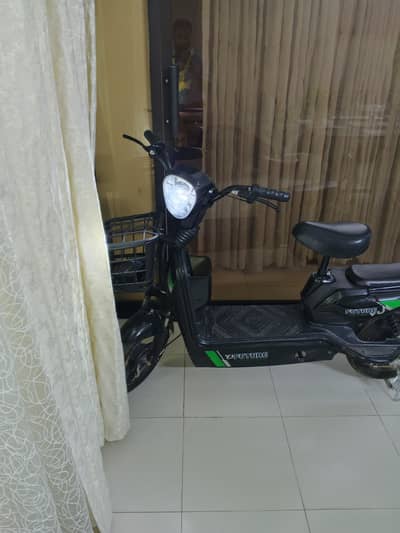 Almost new Electric Scooty