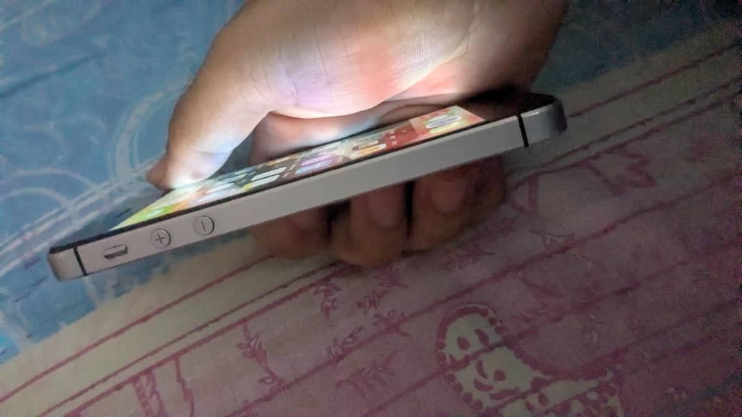 Apple iPhone SE 6