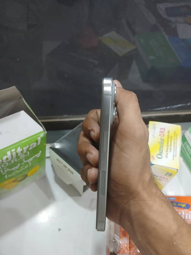 Apple iPhone 15 Pro 2