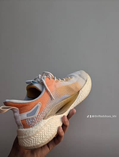 comfortable shoes for office workers or gym persons