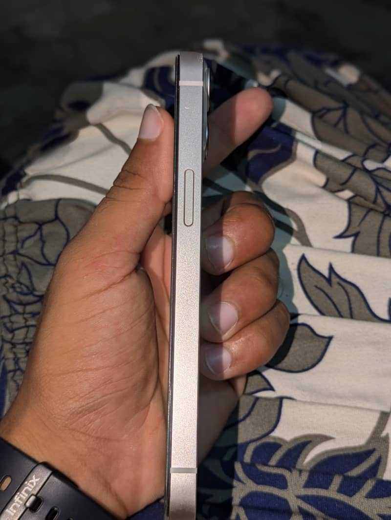 Apple iPhone 13 1