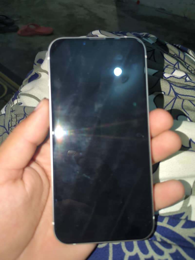Apple iPhone 13 5
