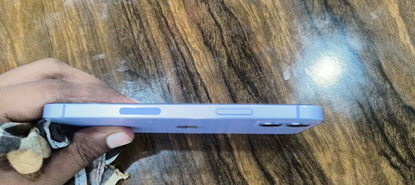 Apple iPhone 12 4