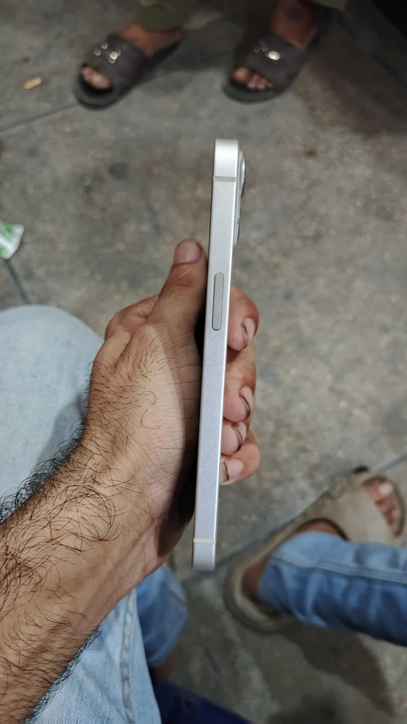 Apple iPhone 13 1