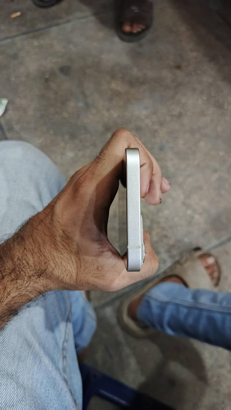 Apple iPhone 13 2