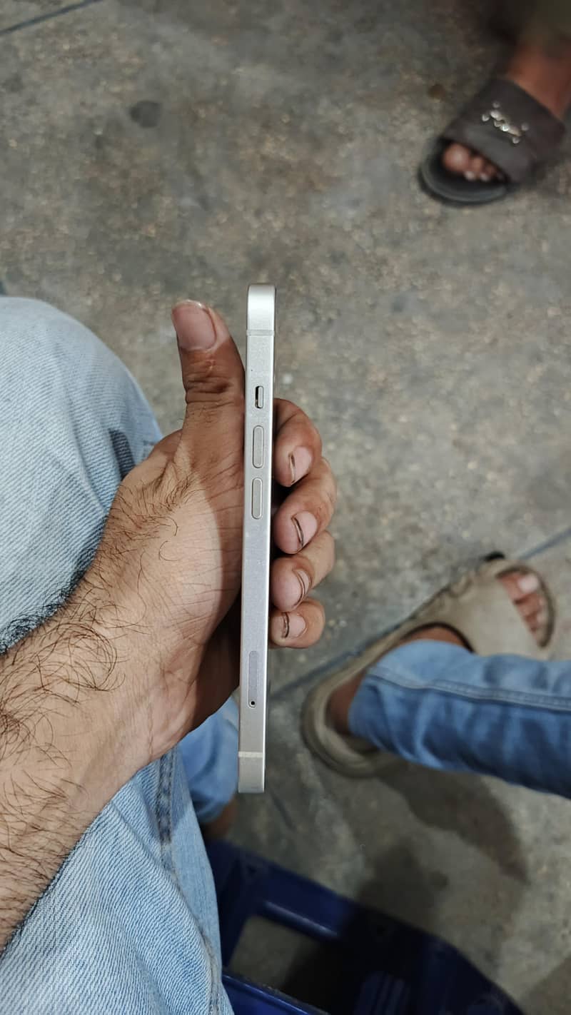 Apple iPhone 13 4